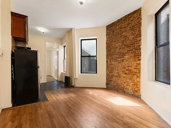 2nd image of 136 W 109th St APT 5W