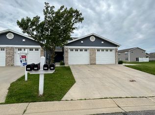506 Pointe Ct SW, Rochester, MN 55902