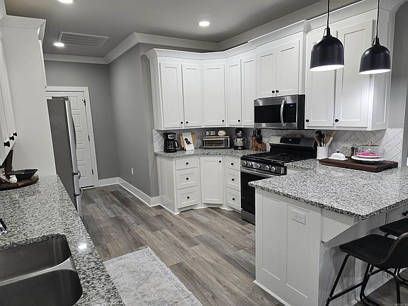 3rd image of 19 Duncan Ln