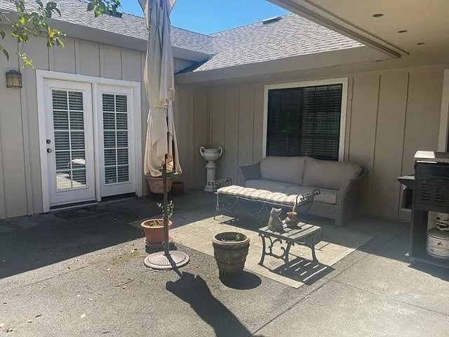 727 Amherst Cir — Photo 14