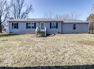 307 S Garfield St, Philo, IL 61864