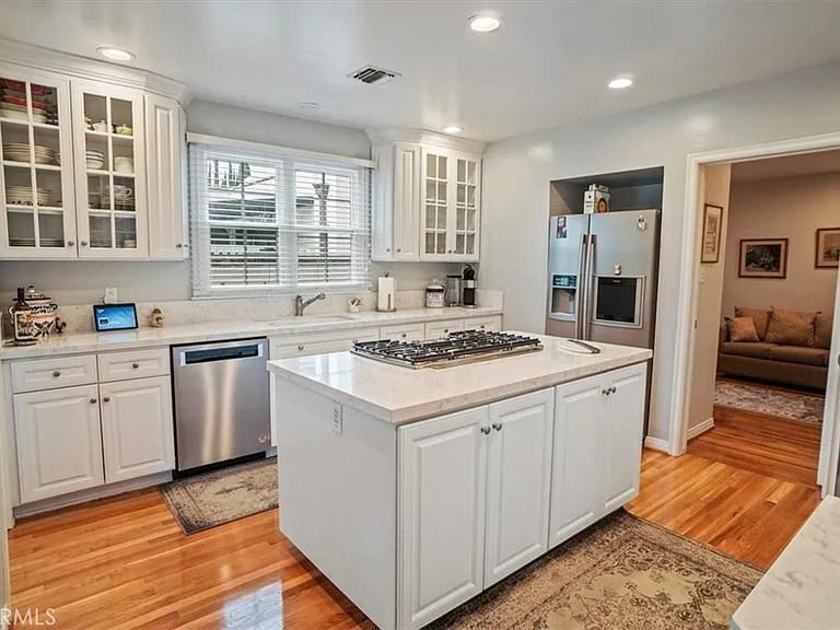 10419 Bloomfield St — Photo 5