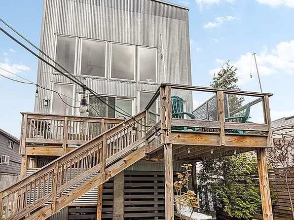 318 87th Bch, Far Rockaway, NY 11693