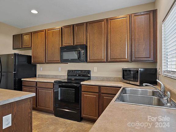 4th image of 7625 Jenny Ann Dr