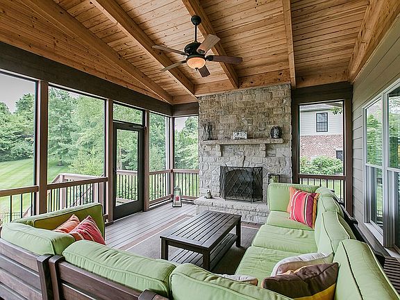 Screened in Porch gas fp