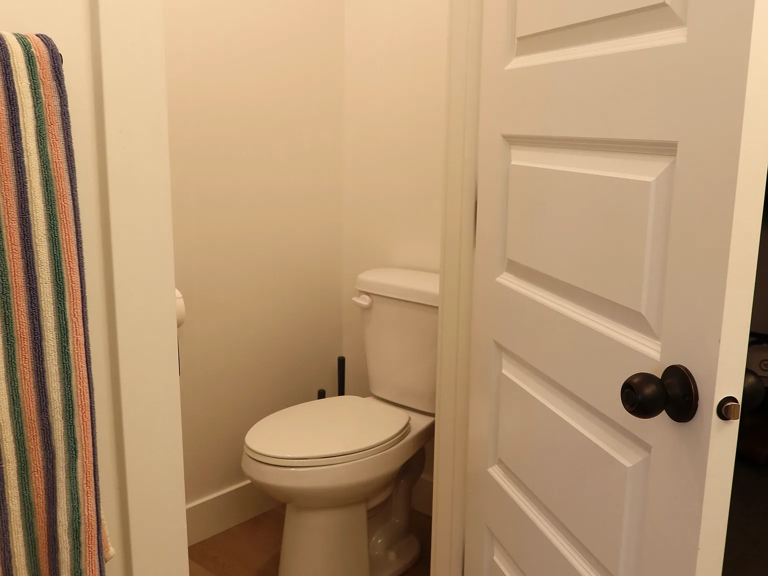 4 bed, 3.5 bath, 2381 sqft, $2,900 — Photo 4