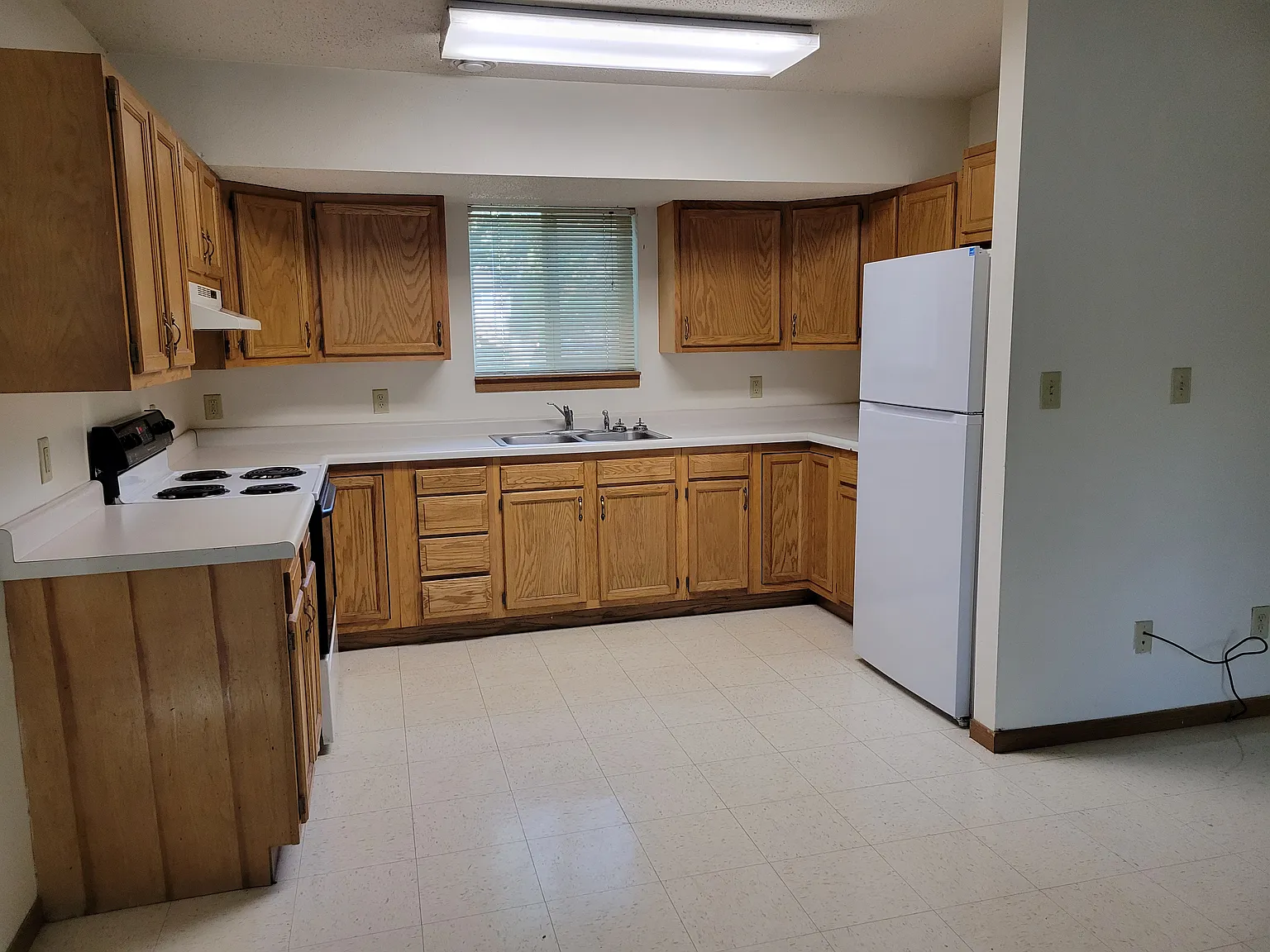 6 bed, $1,725 — Photo 2