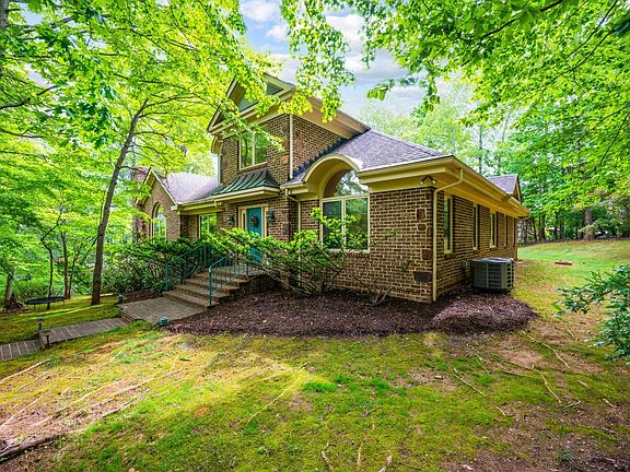 3rd image of 3563 Round Hill Rd