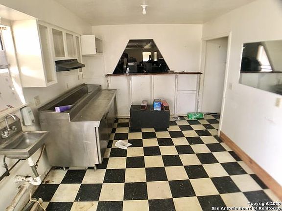 5th image of 4100 Mansion