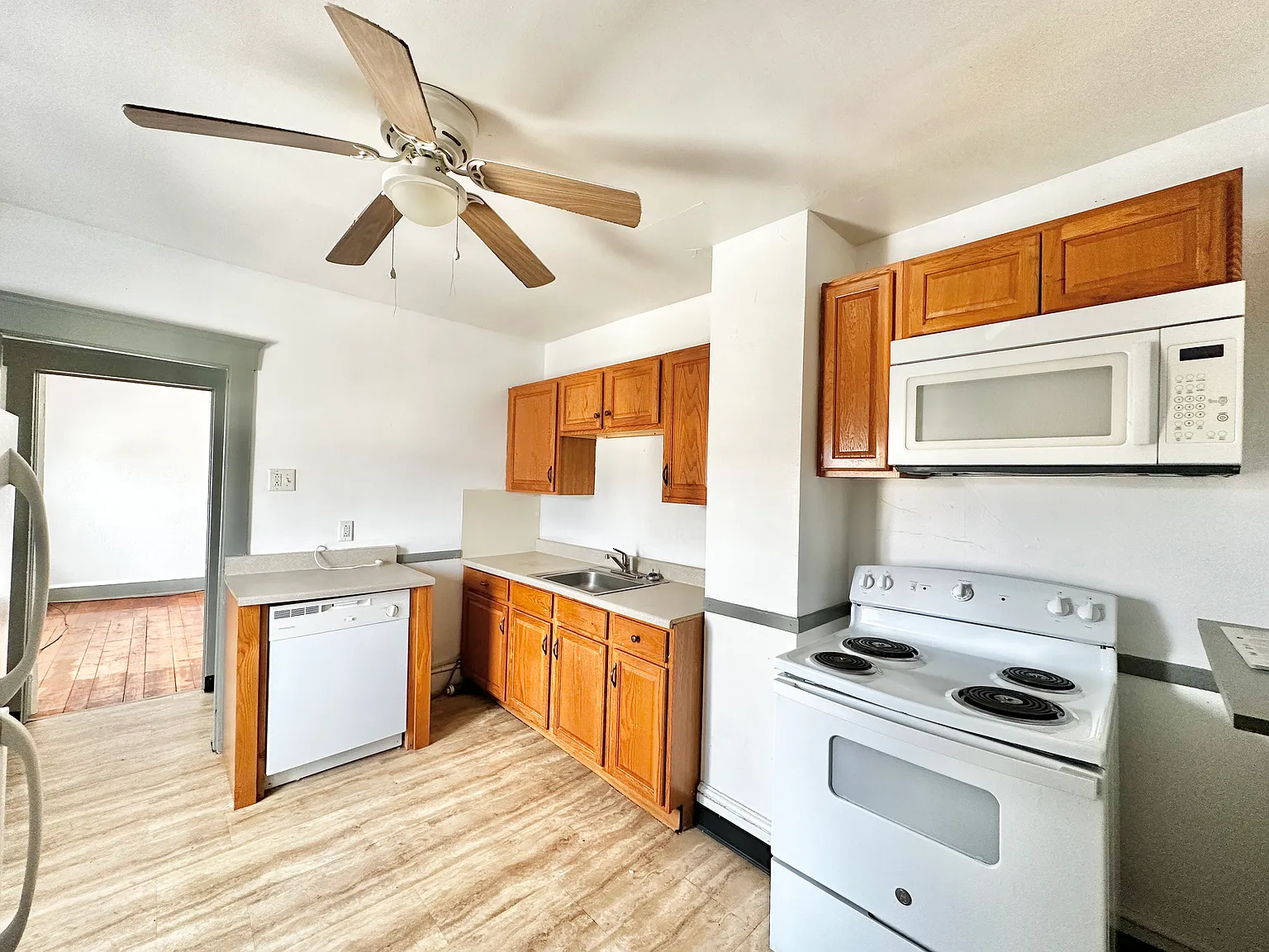 2 bed, 800 sqft, $1,100 — Photo 2