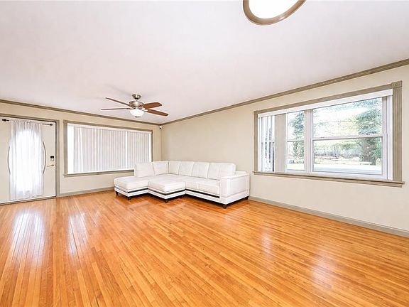 3rd image of 25 Amazon Ct