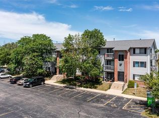 776 Inland Cir APT 301, Naperville, IL 60563