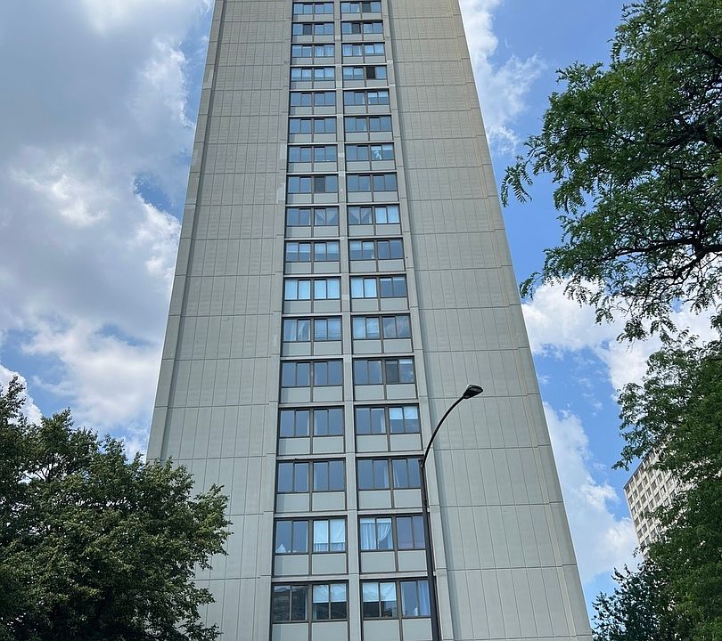 2nd image of 4850 S Lake Park Ave APT 2112