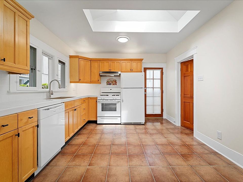 1st image of 647-659 California Ave Unit 647