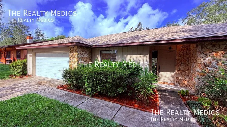 Charming 3 Bedroom, 2 Bathroom Home in Oviedo!! — Photo 3