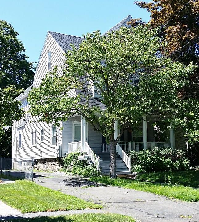 Entrance to Apartment in Back of Home w/Parking in Back