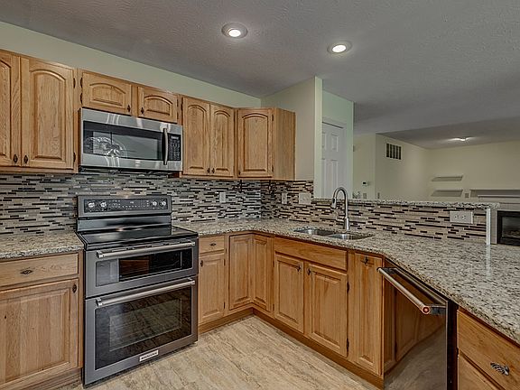2nd image of 9067 Georgian Ct