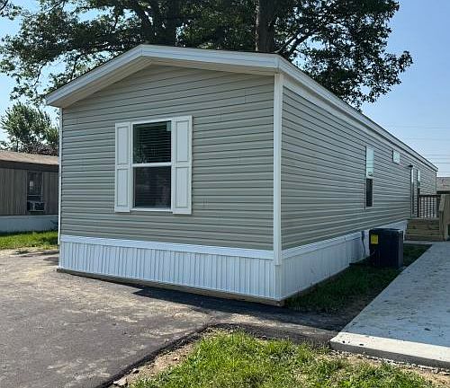 3rd image of 27 Crestwood Dr #13