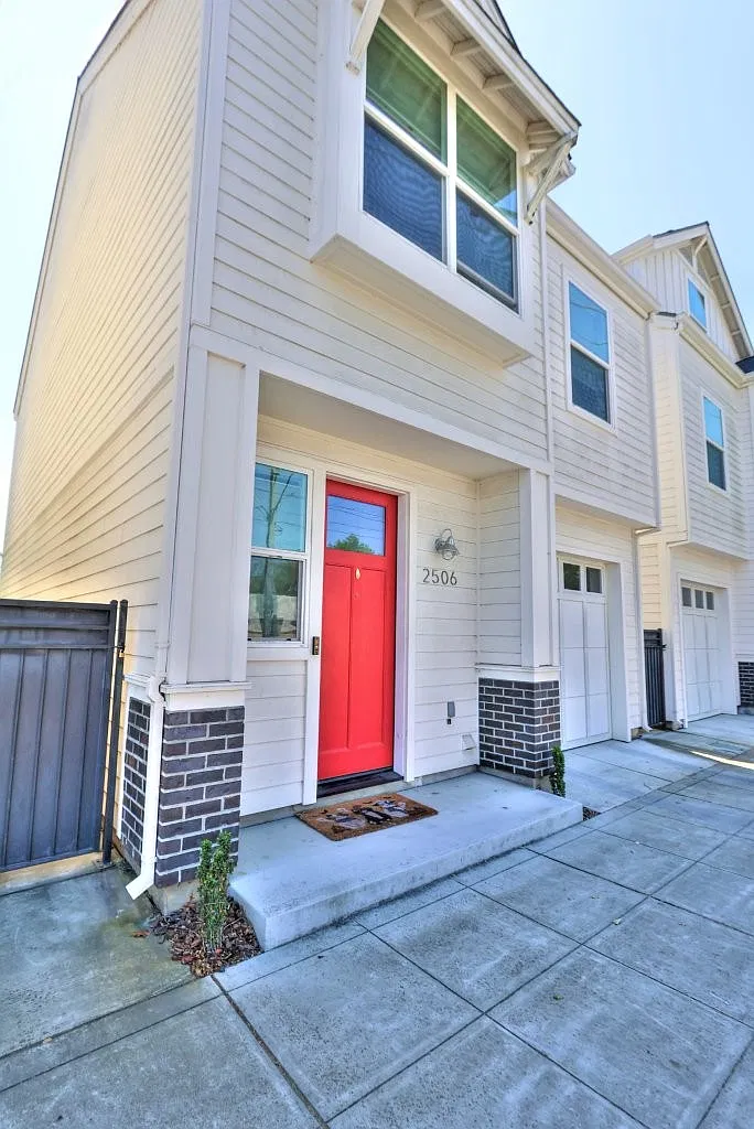 3 bed, 2.5 bath, 1268 sqft, $2,850 — Photo 4