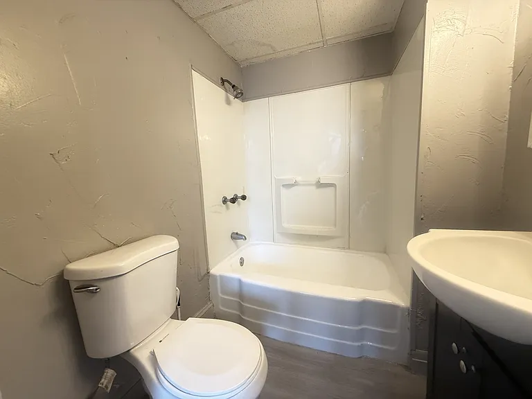 719 Caroline St — Photo 2