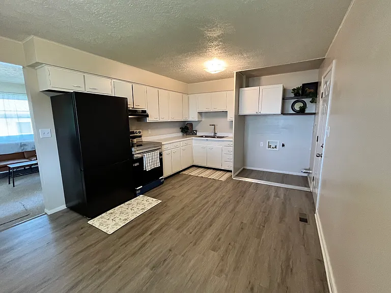712 N Maple St — Photo 4
