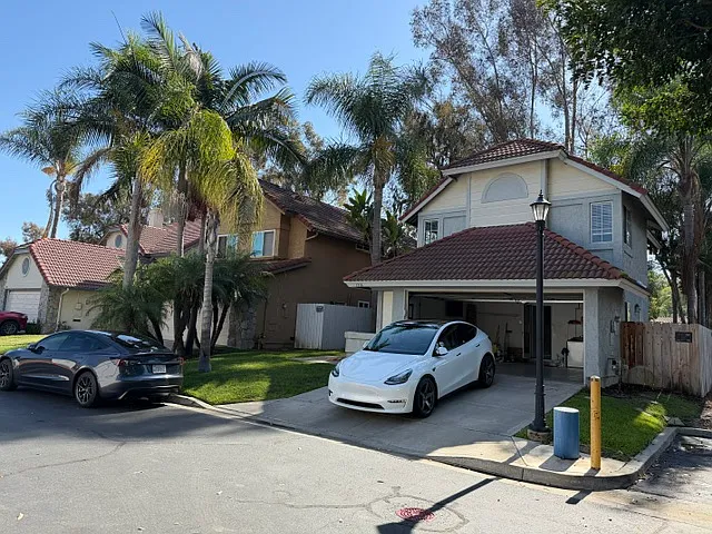 3 bed, 2.5 bath, 1407 sqft, $4,000 — Photo 2