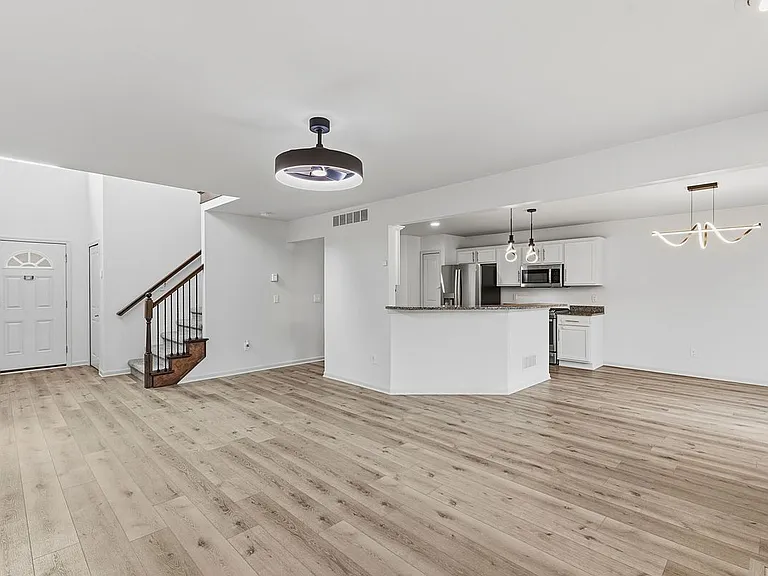 6650 Chandler Dr — Photo 3