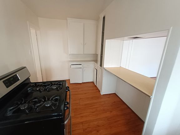 5th image of 2414 Birch St Unit A