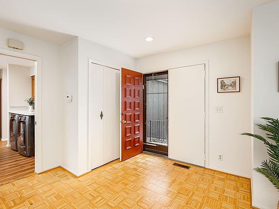 5th image of 722 Greenhills Dr