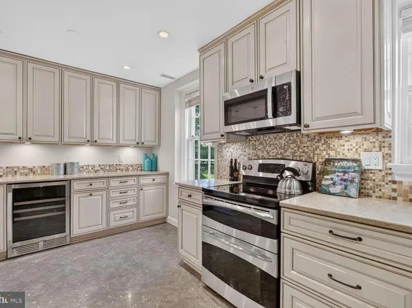 3815 Rodman St NW APT B14, Washington, DC 20016