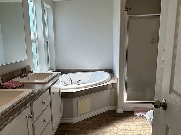5th image of 16627 Oakridge Dr