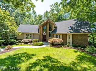 1103 E Eastwood Shore Dr, Howell, MI