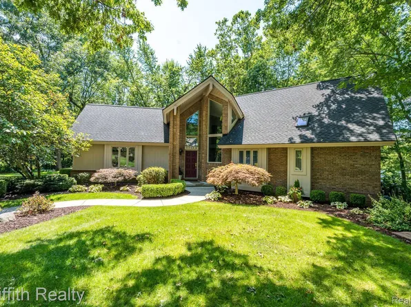 1103 E Eastwood Shore Dr, Howell, MI 48843