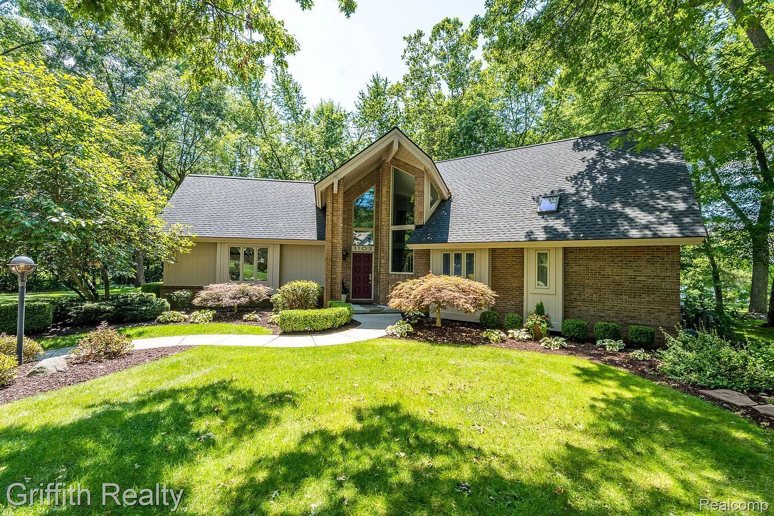1103 E Eastwood Shore Dr photo 1