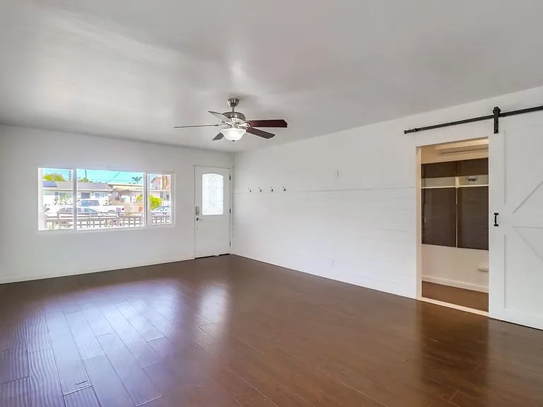 843 Georgia St — Photo 36