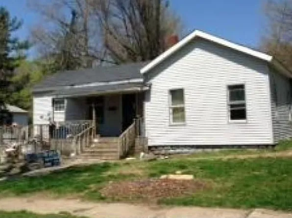 27 Howder St, Hillsdale, MI 49242