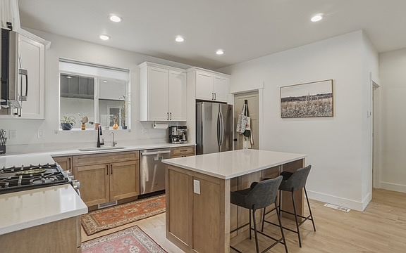 5th image of 108 W Ryker Ln
