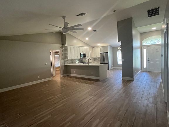 3rd image of 207 Irving Ave N