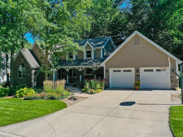 2085 Crestwood Springs Dr, Green Bay, WI 54304