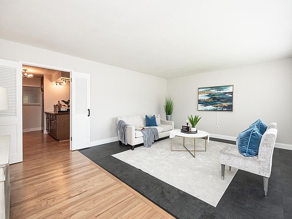 3rd image of 703 N Lincoln Ave