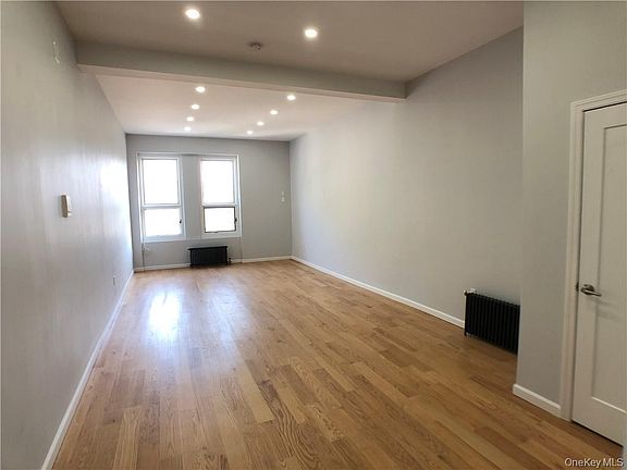 3rd image of 168-170 Myrtle Blvd #B
