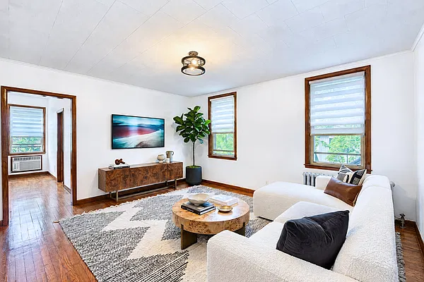Living room, photo 1