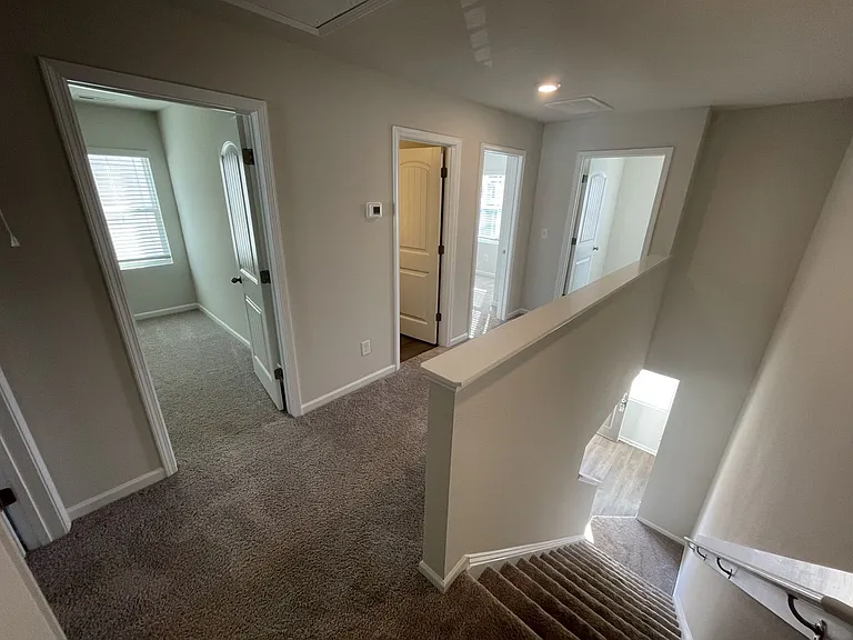 1056 Peony Ln — Photo 14