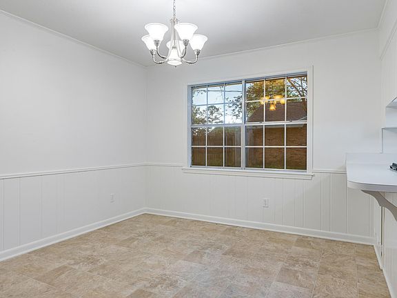 4th image of 225 Aurore Ave