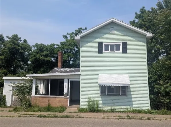 217 Deersville Ave, Uhrichsville, OH 44683