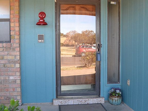 2nd image of 4105 Saint Andrews Dr