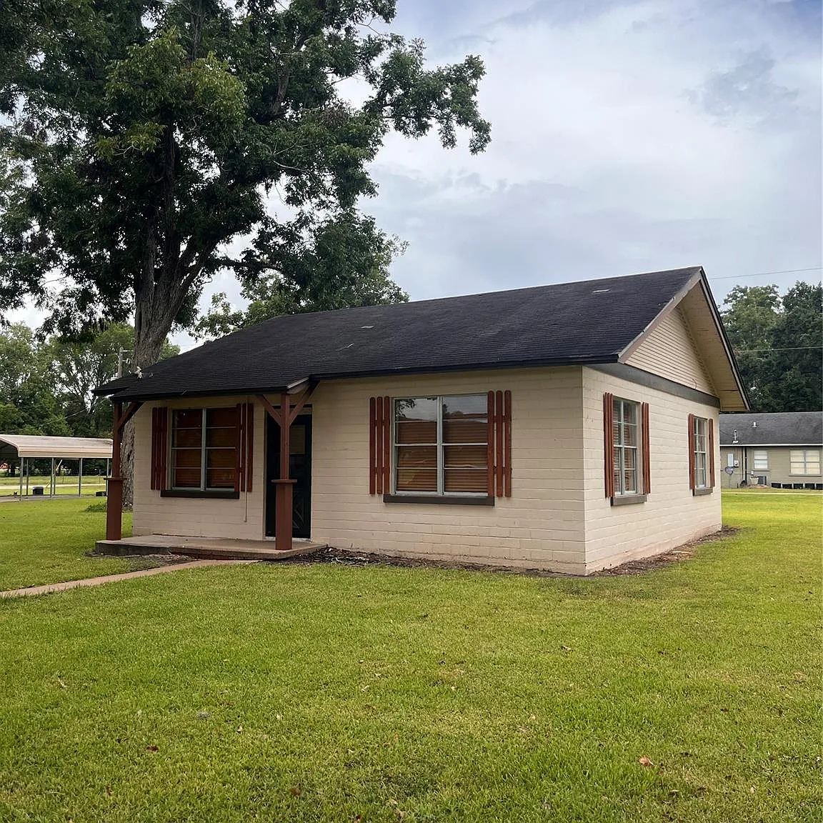 2 bed, 1.0 bath, 960 sqft, $1,300 — Photo 1