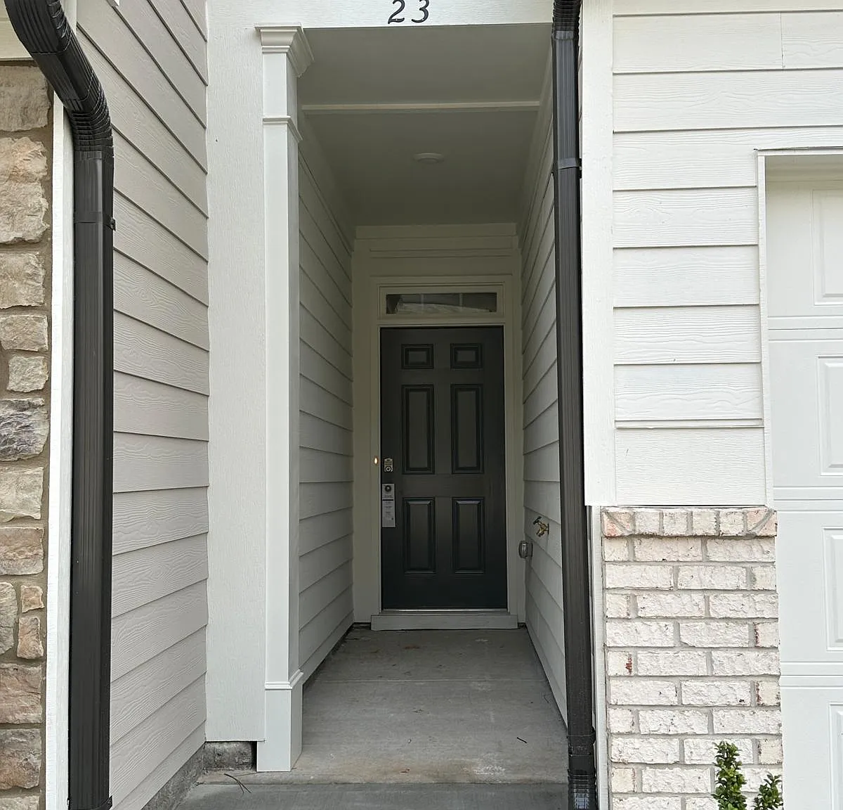 3 bed, 2.5 bath, 1857 sqft, $2,150 — Photo 2
