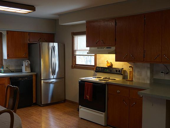 5th image of 217 6th Ave N