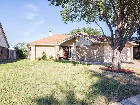 3rd image of 311 Kalmia Dr